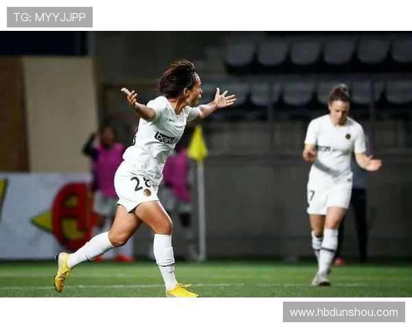 万项代表杜利亚伊足球学院首秀表现出色助力球队大胜对手